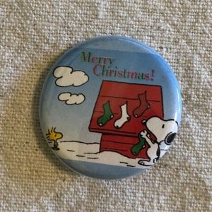 Vintage, Snoopy, Peanuts merry Christmas small round brooch / pin back